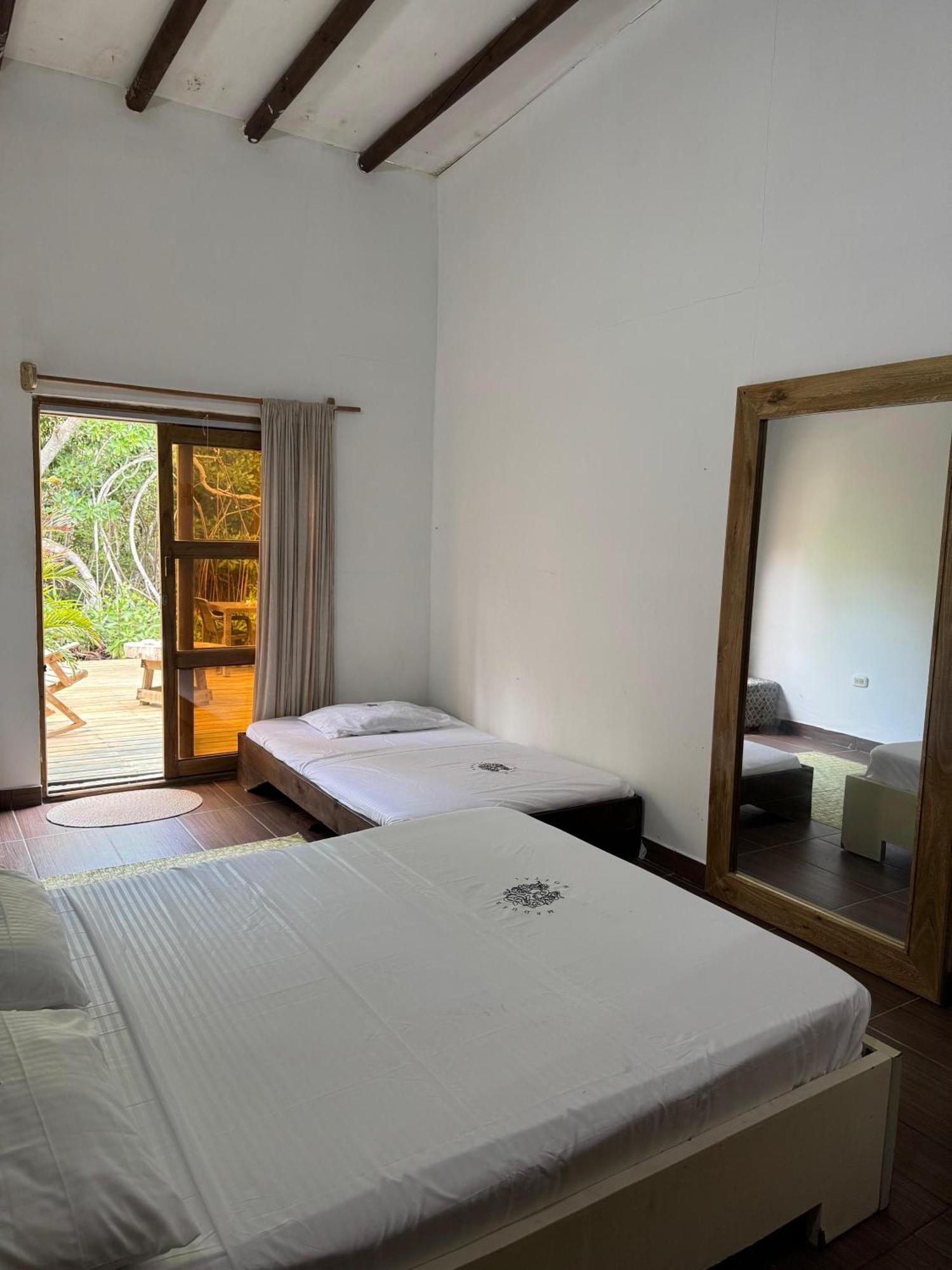 Medusa Hostel Isla Tintipan Tintipan Island Eksteriør bilde